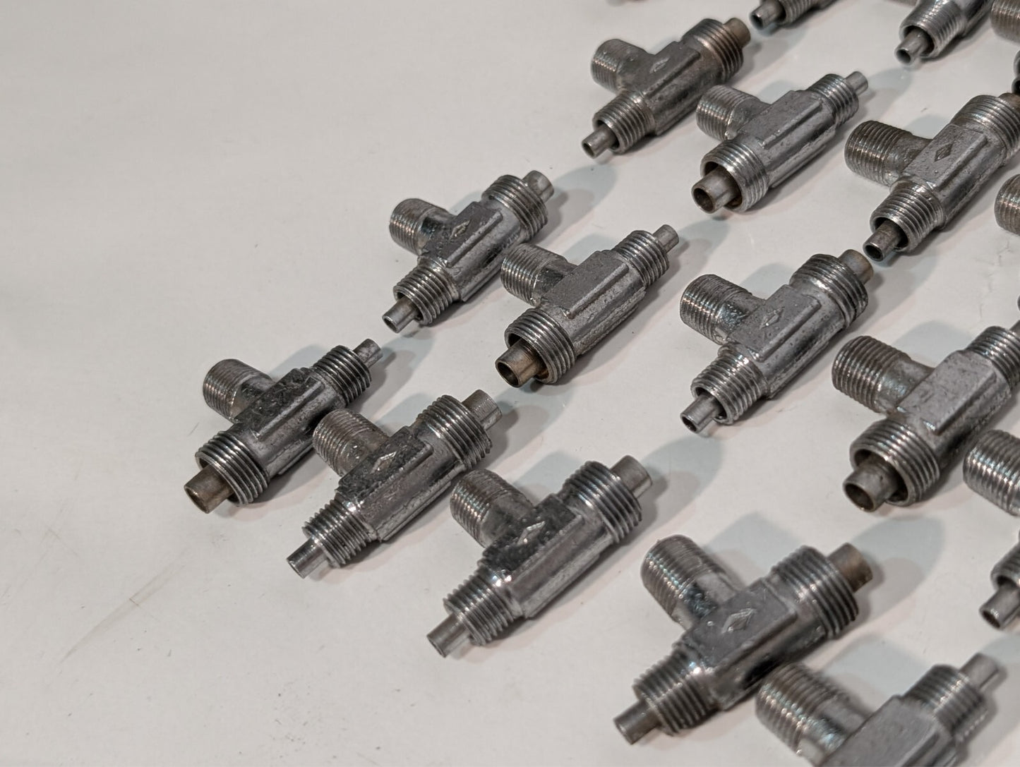 (5) Steel Tee Flared Hydraulic Tube Pipe Thread Fitting