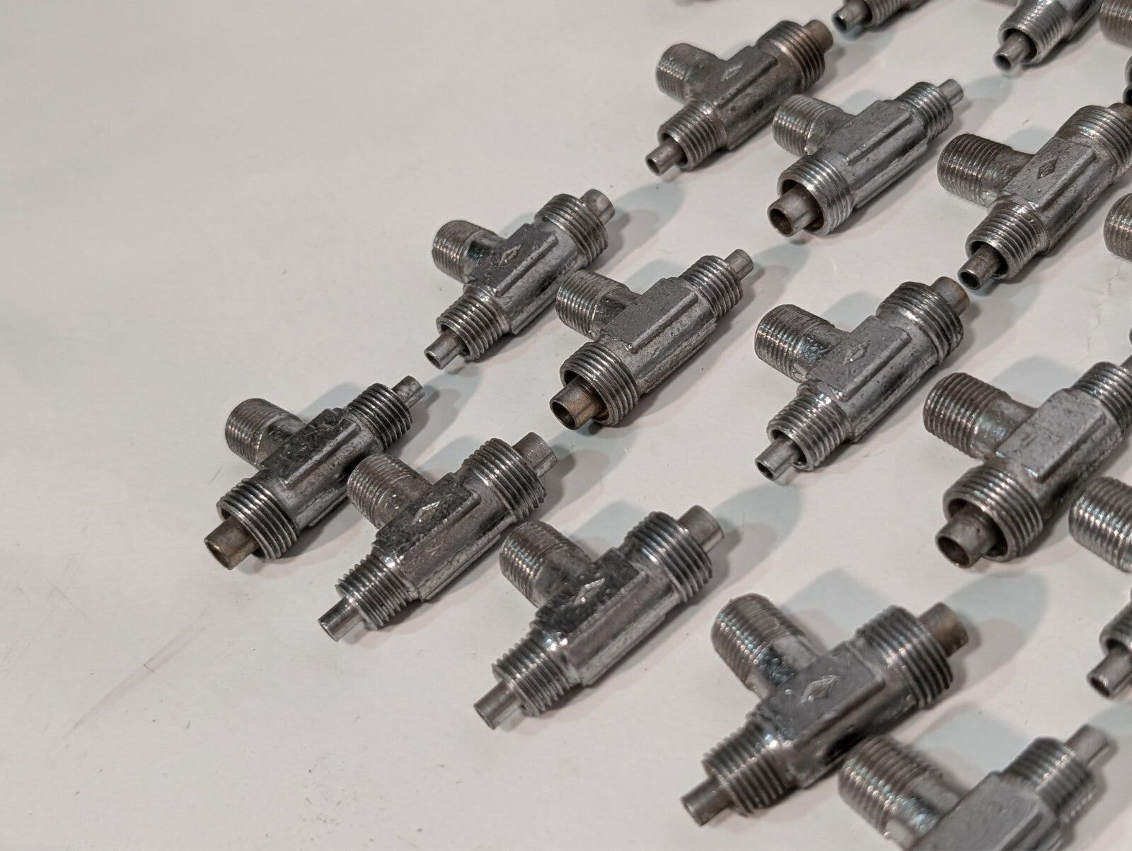 (5) Steel Tee Flared Hydraulic Tube Pipe Thread Fitting