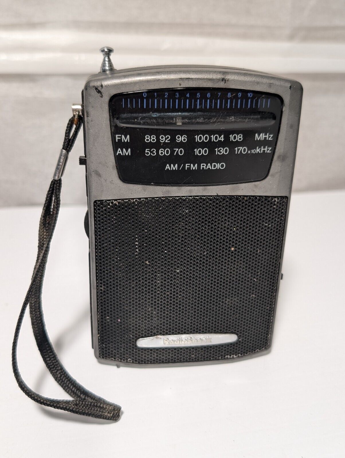 Vintage Radio Shack 12-464 AM/FM Black and Grey Pocket Radio