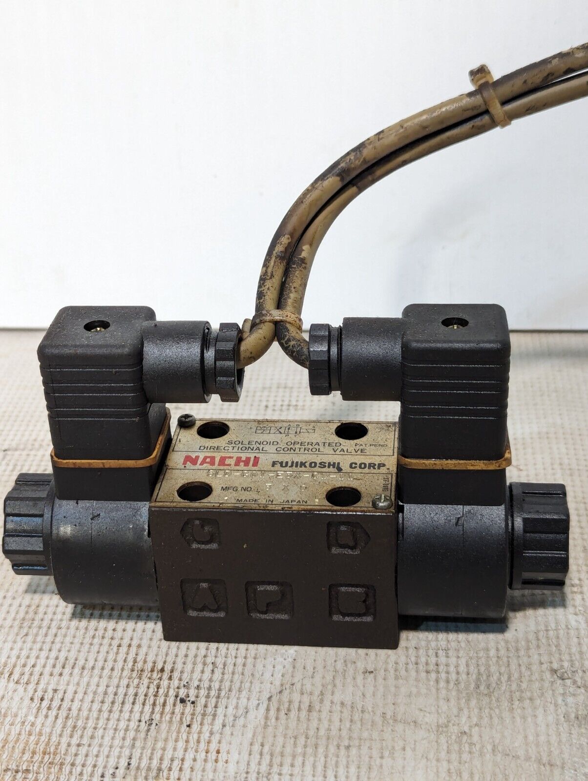 Nachi SLD-G01-E3X-01-11 Solenoid Operated Directional Control Valve - Free Ship