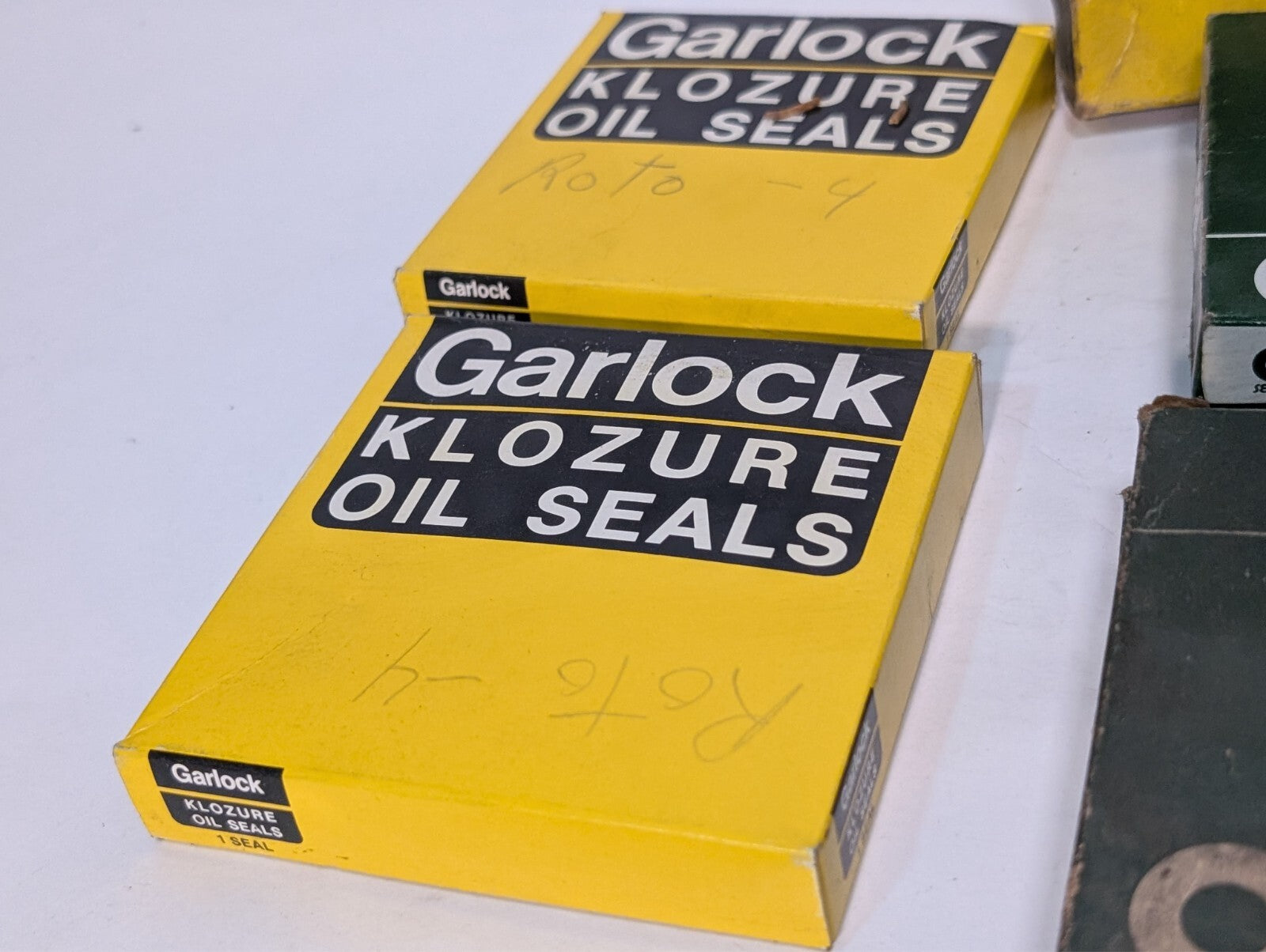 (31) Assorted Oil Seals, Garlock Klozure, National Seals, CR Services