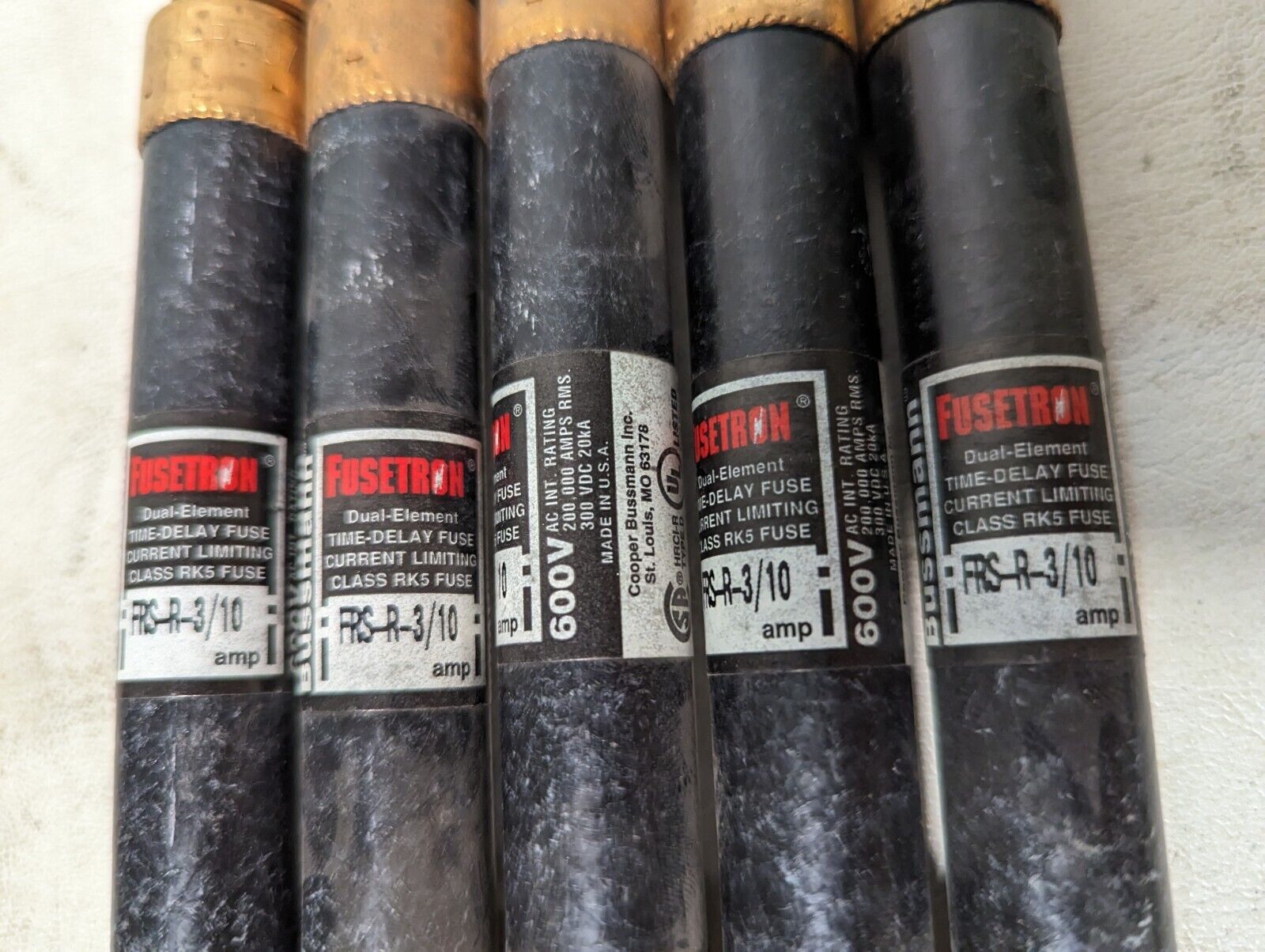 Large lot of 100 FRS-R fuses, 18xFRS-R-9, 15xFRS-R-8, 7xFRS-R-6-1/4, 1xFRS-R-6, 