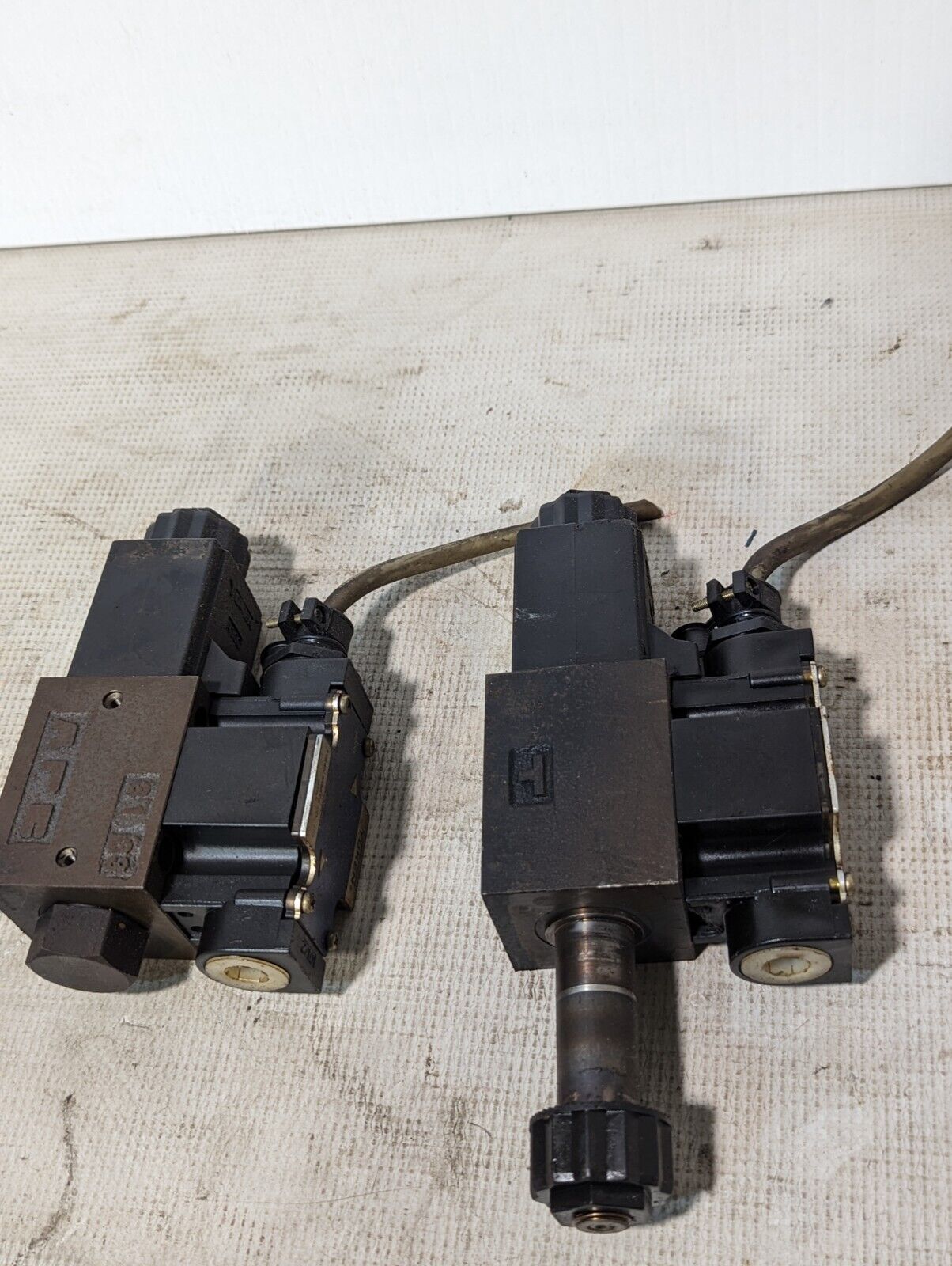 Yuken Kogyo DSG-01-2B2-A100-5006 Directional Valve - Free Shipping