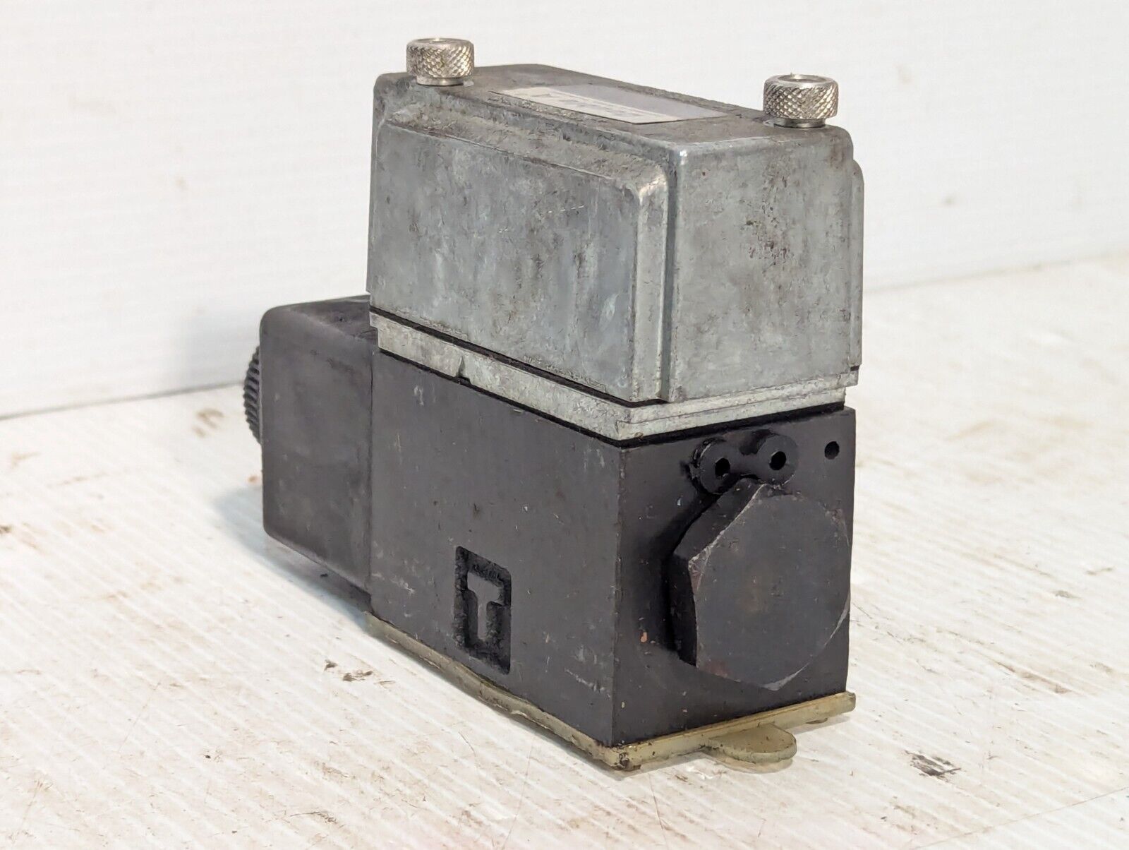 Vickers Double A QG-3-C-10D1-TSP Solenoid Valve 120/60 - Free Shipping+Returns