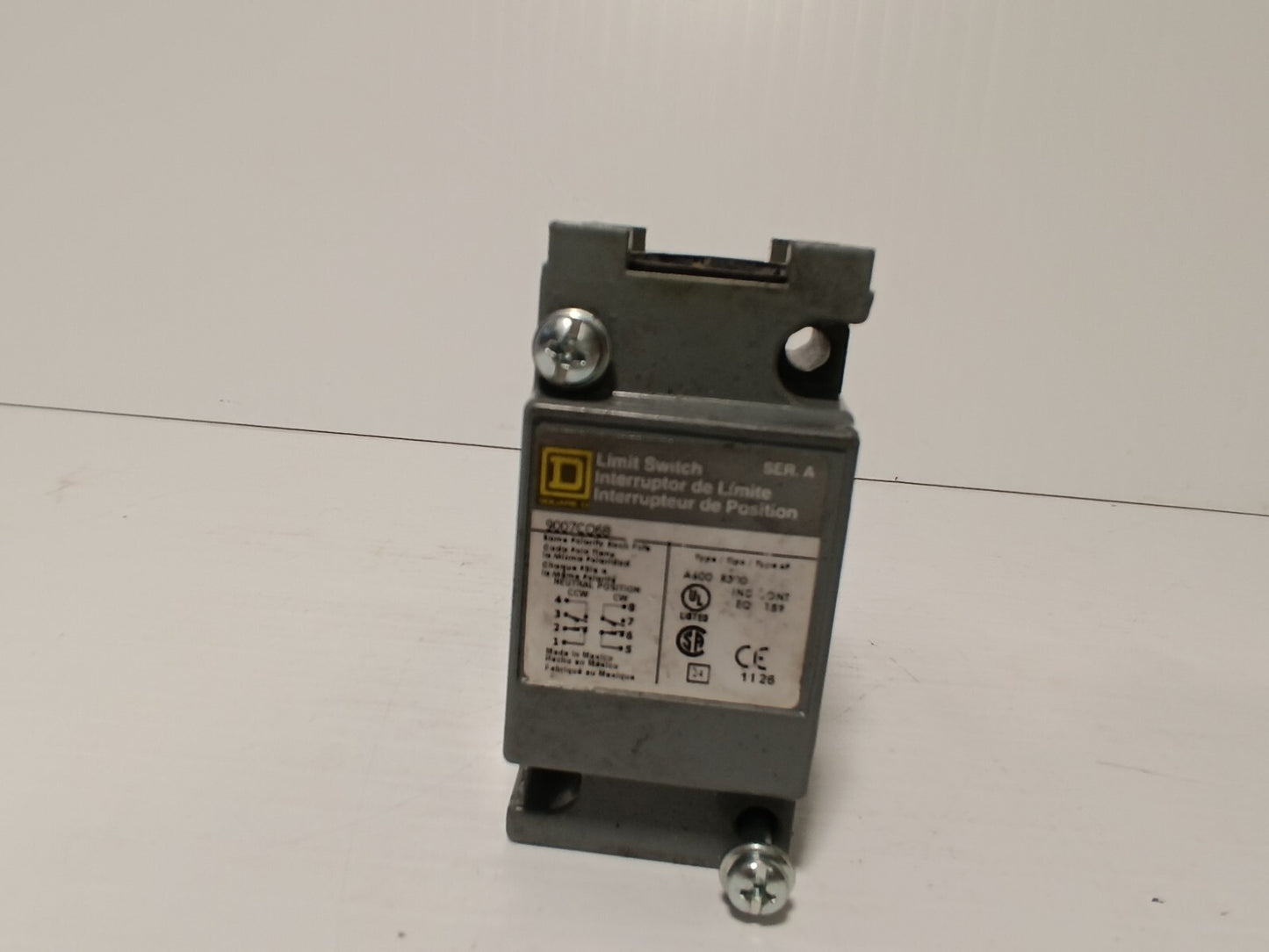 Square D 9007CO68 Limit Switch with 9007CT62 Limit Switch Base 10A 600V